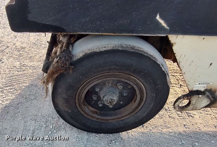 image for item LU9254 2005 Ingersoll Rand PT125R  pneumatic roller