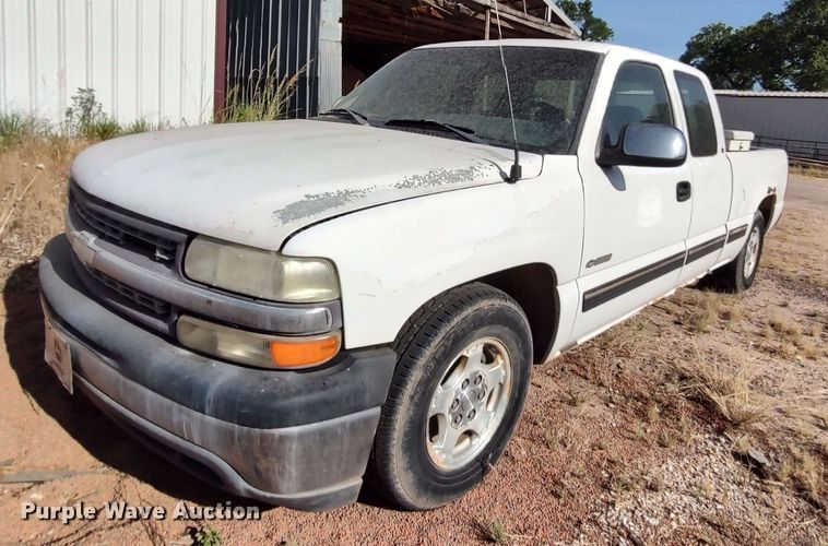 image for item LU9259 1999 Chevrolet Silverado 1500  Ext. Cab pickup truck