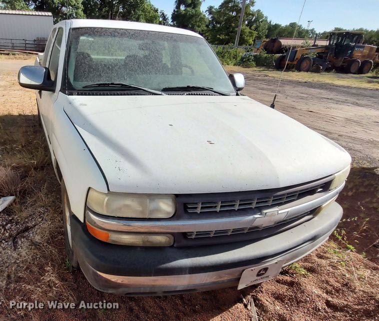 image for item LU9259 1999 Chevrolet Silverado 1500  Ext. Cab pickup truck
