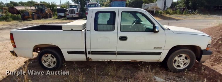 image for item LU9259 1999 Chevrolet Silverado 1500  Ext. Cab pickup truck