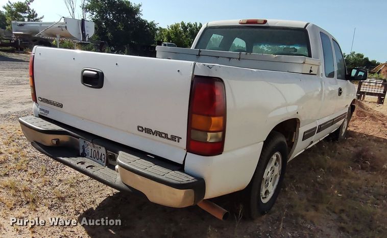 image for item LU9259 1999 Chevrolet Silverado 1500  Ext. Cab pickup truck