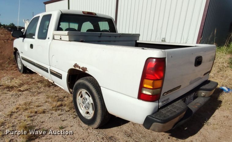 image for item LU9259 1999 Chevrolet Silverado 1500  Ext. Cab pickup truck