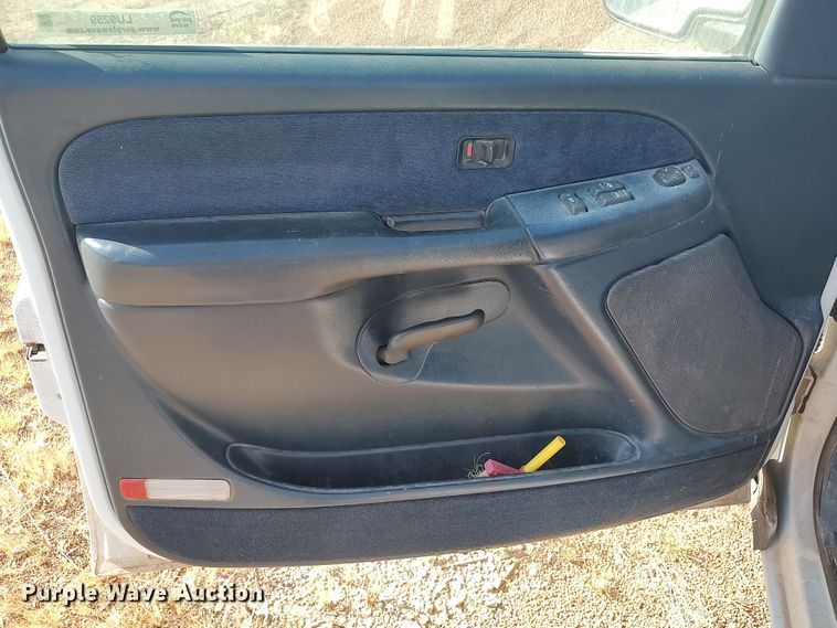 image for item LU9259 1999 Chevrolet Silverado 1500  Ext. Cab pickup truck