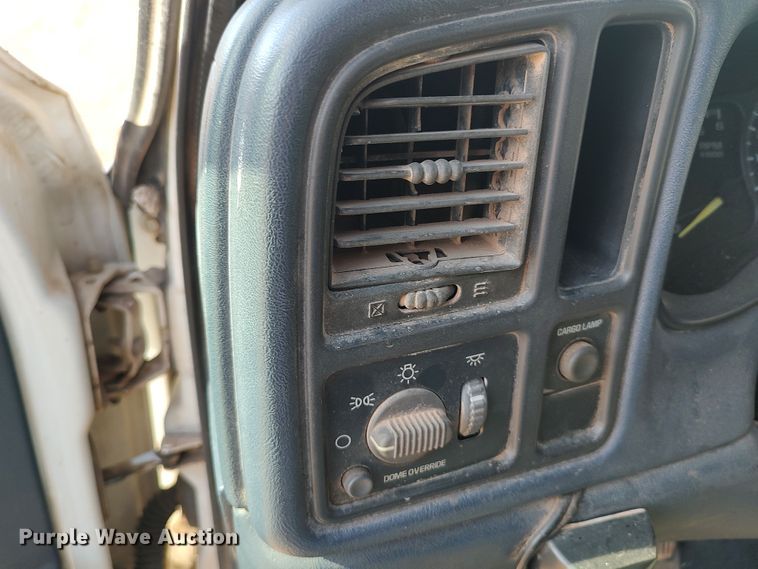 image for item LU9259 1999 Chevrolet Silverado 1500  Ext. Cab pickup truck