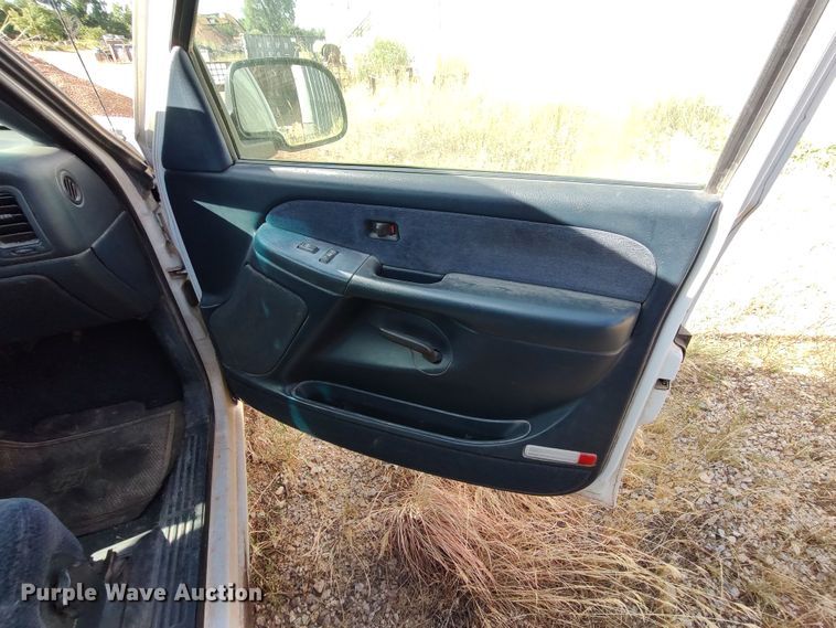 image for item LU9259 1999 Chevrolet Silverado 1500  Ext. Cab pickup truck