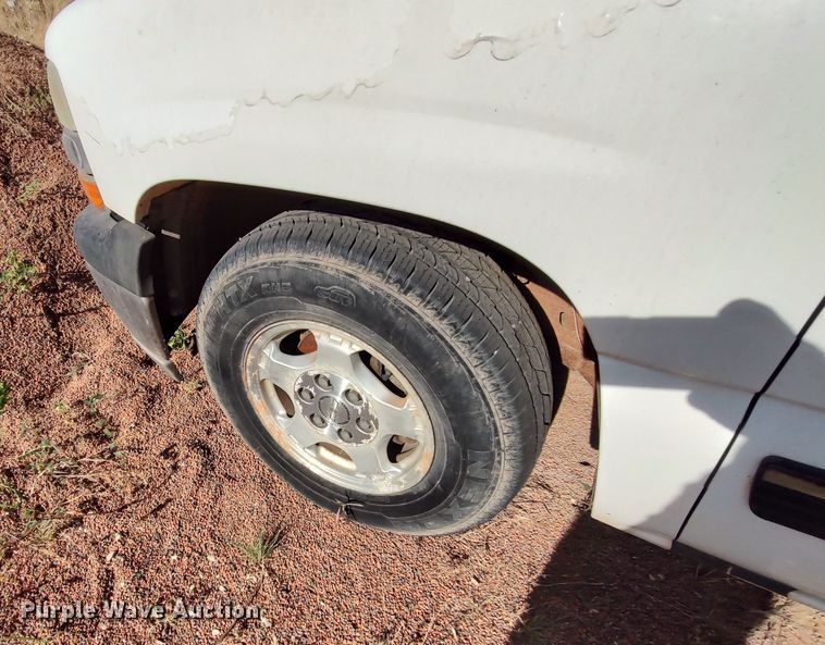 image for item LU9259 1999 Chevrolet Silverado 1500  Ext. Cab pickup truck