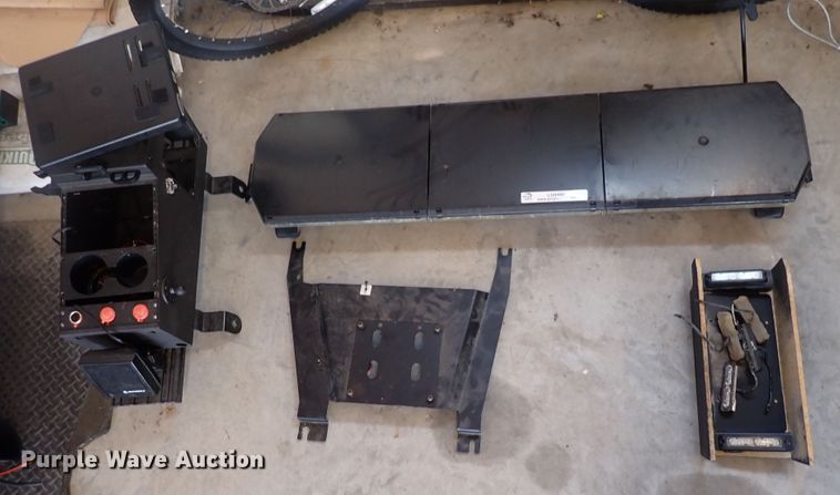 image for item LU9480 Police car accessories