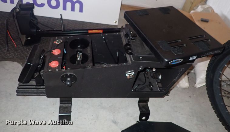 image for item LU9480 Police car accessories