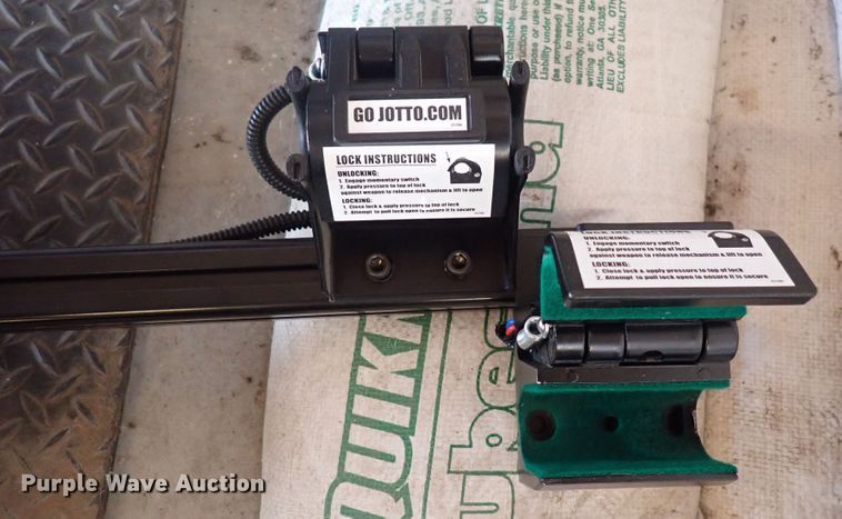 image for item LU9480 Police car accessories