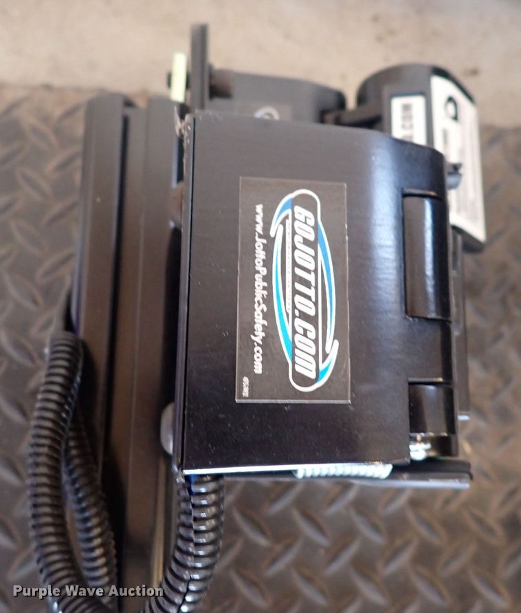 image for item LU9480 Police car accessories