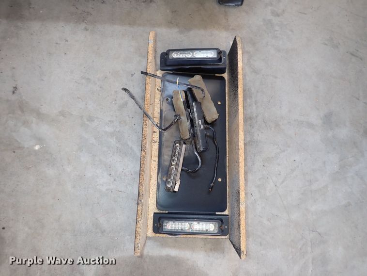 image for item LU9480 Police car accessories