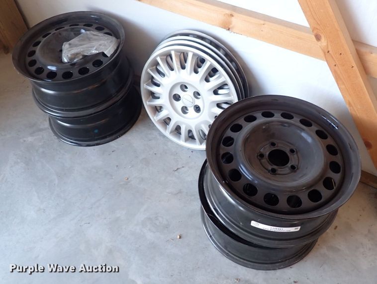 image for item LU9481 (4) 17" wheels