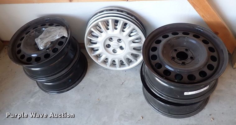 image for item LU9481 (4) 17" wheels