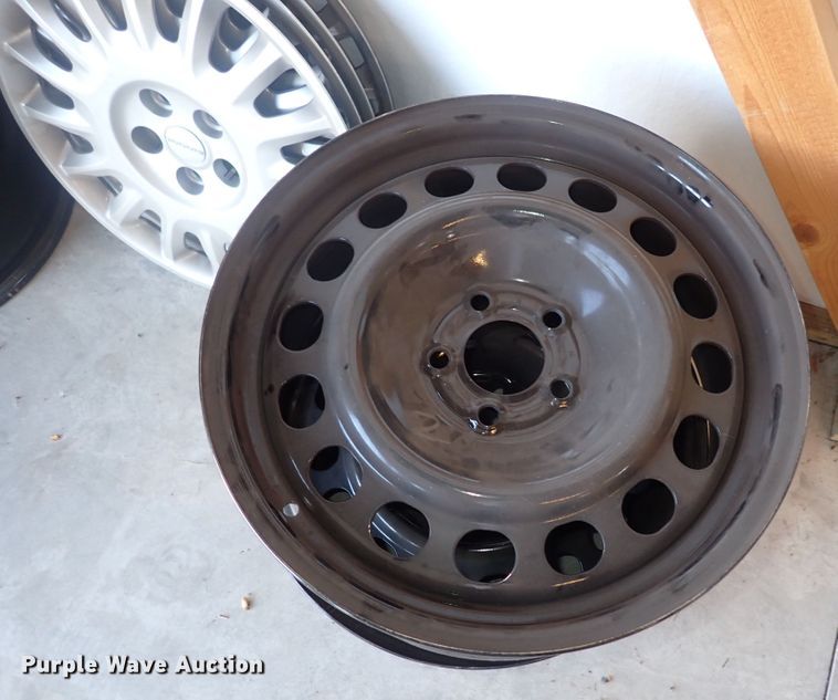 image for item LU9481 (4) 17" wheels