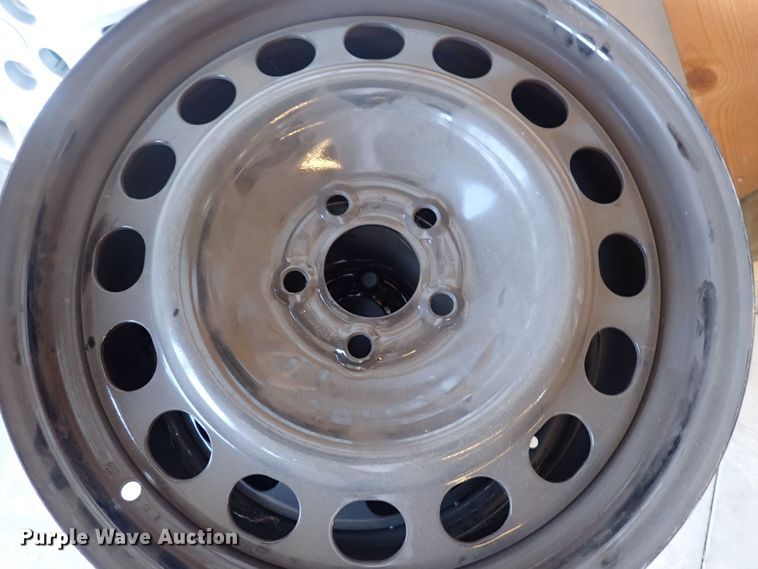 image for item LU9481 (4) 17" wheels