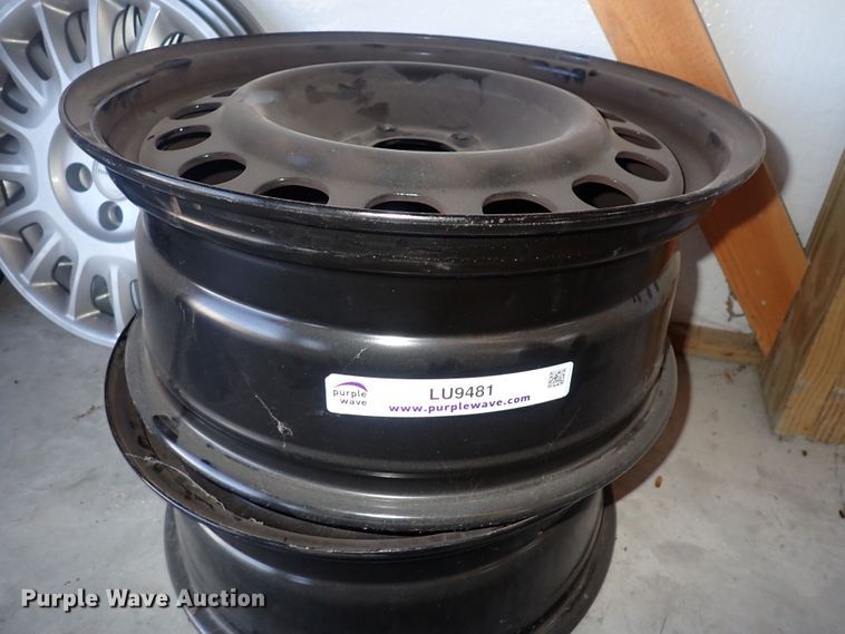 image for item LU9481 (4) 17" wheels