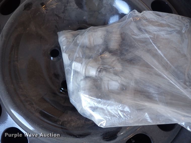 image for item LU9481 (4) 17" wheels