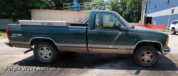 image for item MK9057 1998 Chevrolet Silverado 1500  pickup truck