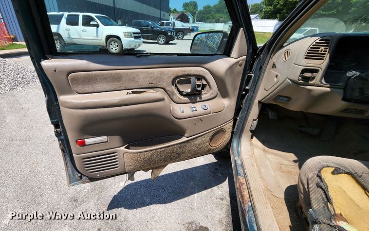 image for item MK9057 1998 Chevrolet Silverado 1500  pickup truck