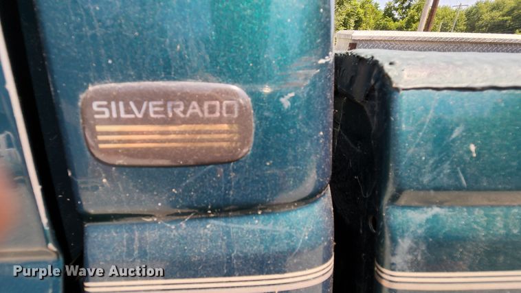 image for item MK9057 1998 Chevrolet Silverado 1500  pickup truck