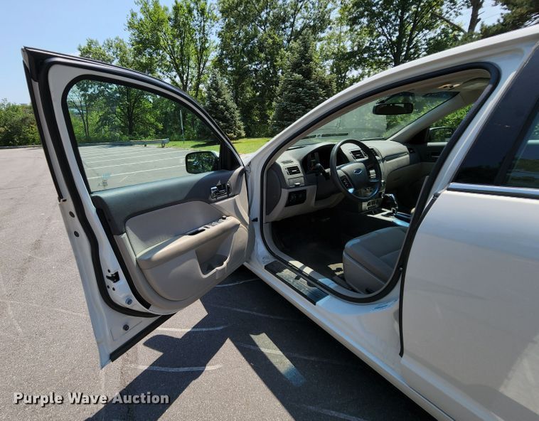 image for item MK9073 2012 Ford Fusion Hybrid