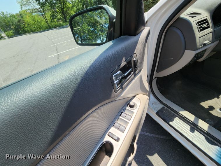 image for item MK9073 2012 Ford Fusion Hybrid