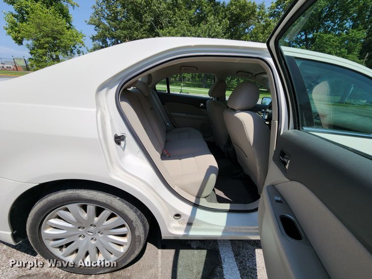 image for item MK9073 2012 Ford Fusion Hybrid