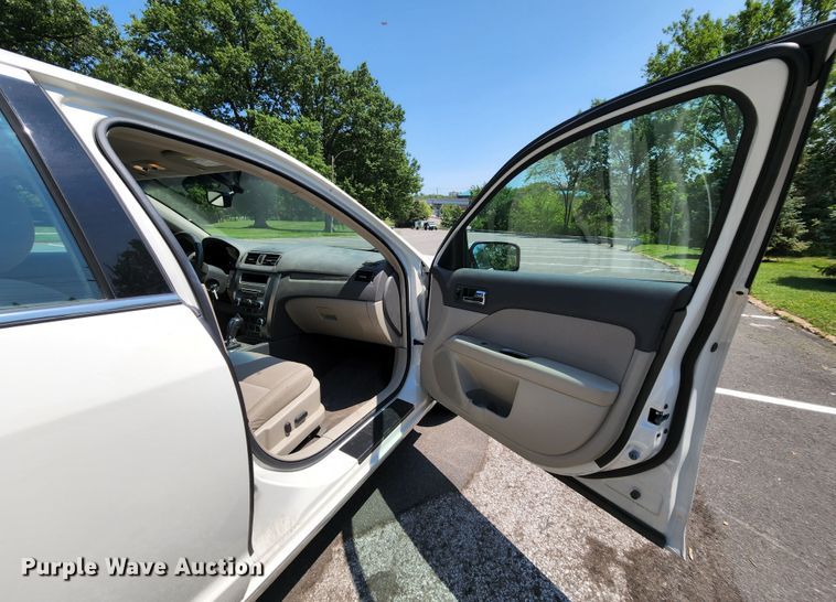 image for item MK9073 2012 Ford Fusion Hybrid