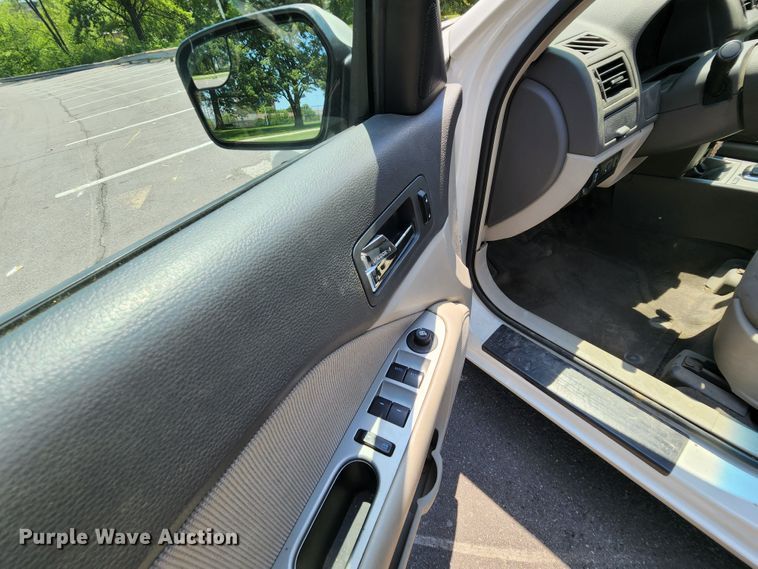 image for item MK9074 2012 Ford Fusion Hybrid