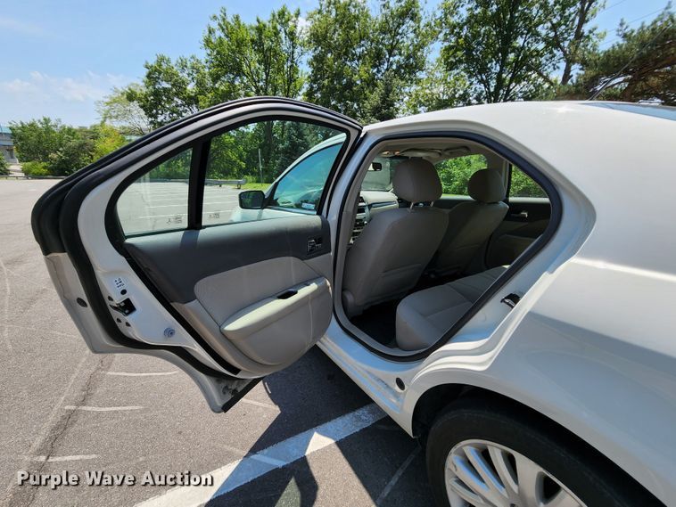 image for item MK9074 2012 Ford Fusion Hybrid