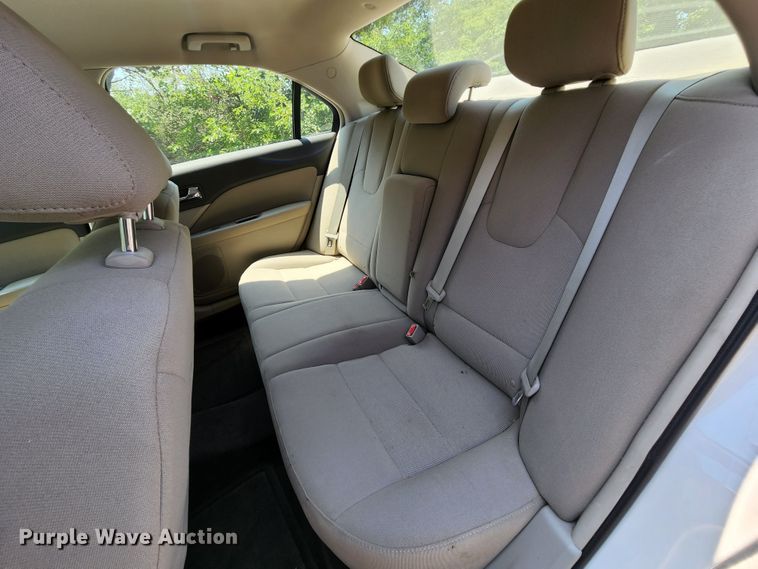 image for item MK9074 2012 Ford Fusion Hybrid