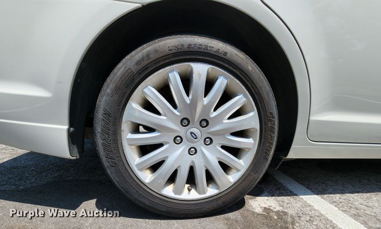 image for item MK9074 2012 Ford Fusion Hybrid