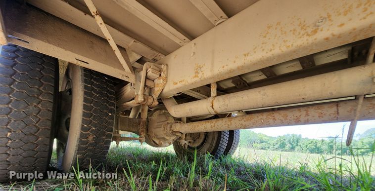 image for item MK9082 2001 Freightliner FS65  school bus