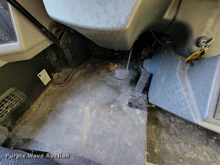 image for item MK9082 2001 Freightliner FS65  school bus