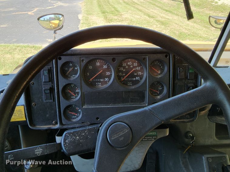 image for item MK9082 2001 Freightliner FS65  school bus