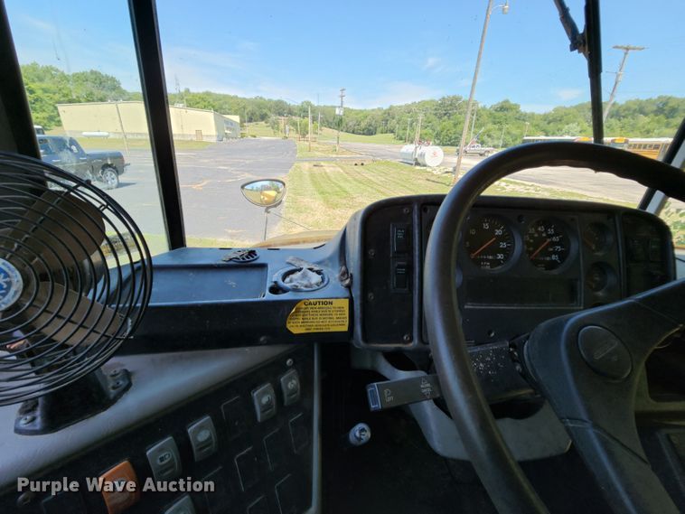 image for item MK9082 2001 Freightliner FS65  school bus