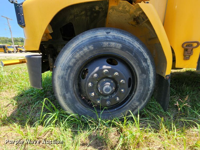 image for item MK9082 2001 Freightliner FS65  school bus