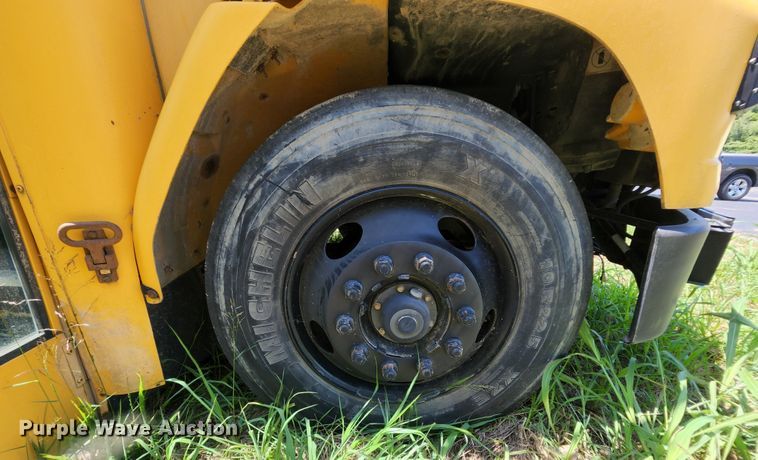 image for item MK9082 2001 Freightliner FS65  school bus