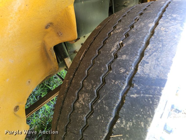 image for item MK9082 2001 Freightliner FS65  school bus