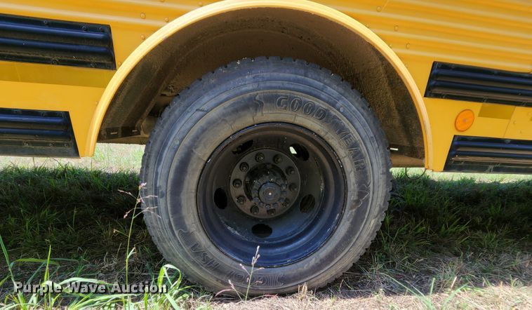 image for item MK9082 2001 Freightliner FS65  school bus