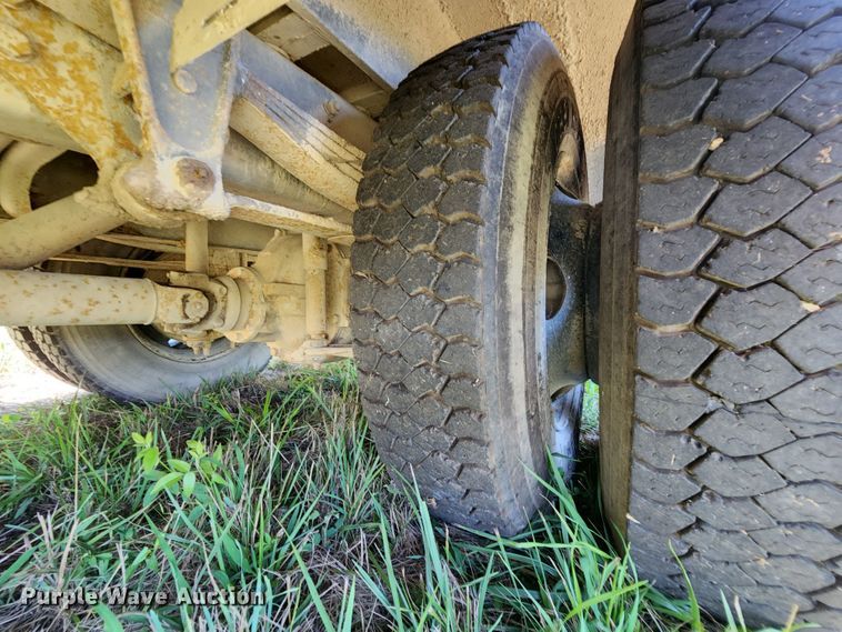 image for item MK9082 2001 Freightliner FS65  school bus