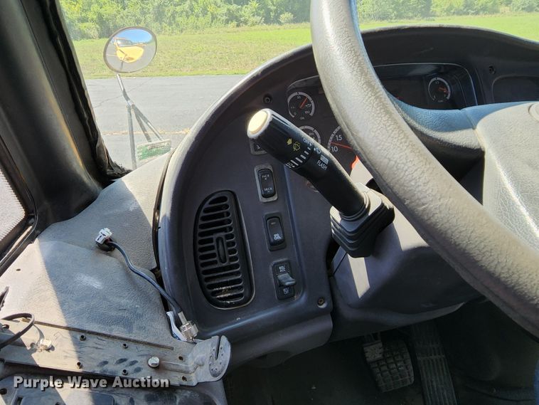 image for item MK9083 2007 Thomas Built B2  school bus