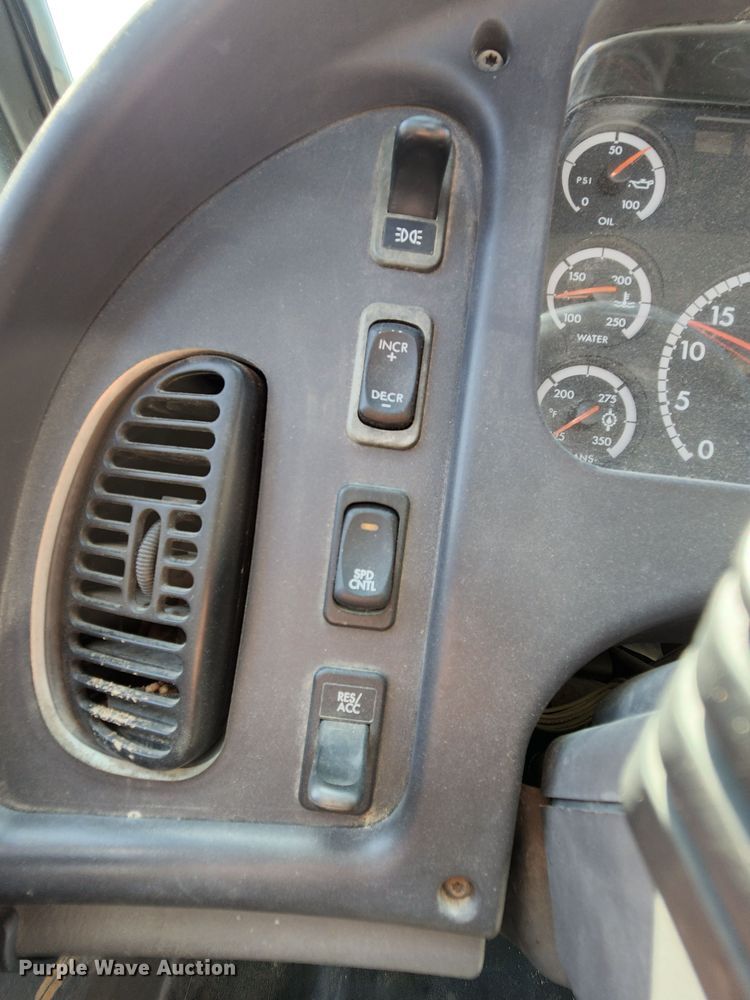 image for item MK9083 2007 Thomas Built B2  school bus