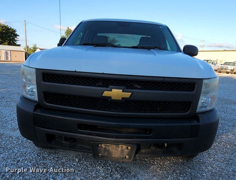 image for item MK9112 2010 Chevrolet Silverado 1500  Ext. Cab pickup truck