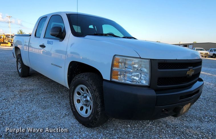 image for item MK9112 2010 Chevrolet Silverado 1500  Ext. Cab pickup truck