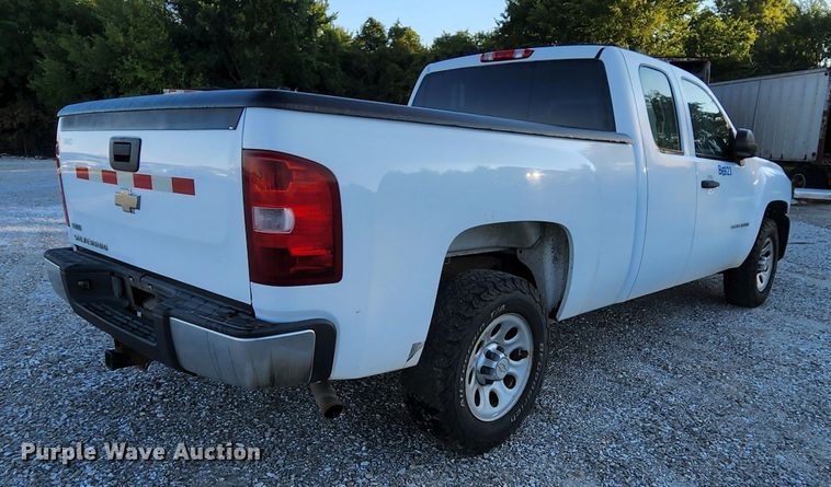 image for item MK9112 2010 Chevrolet Silverado 1500  Ext. Cab pickup truck