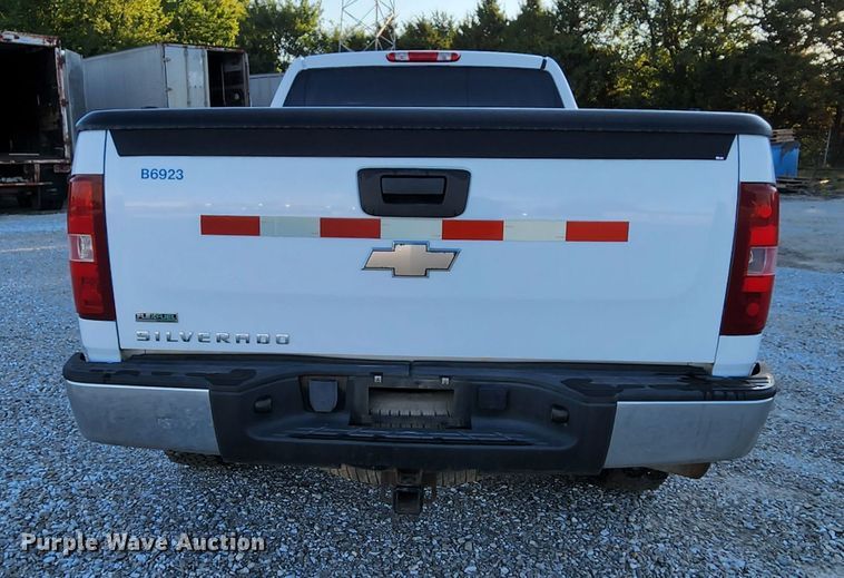 image for item MK9112 2010 Chevrolet Silverado 1500  Ext. Cab pickup truck