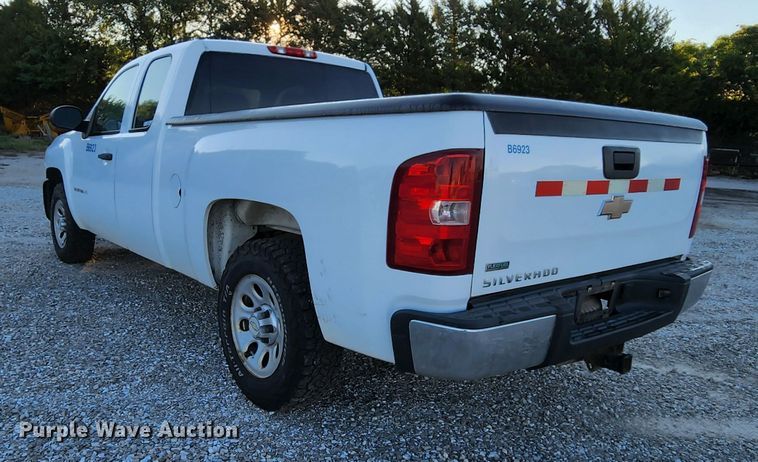 image for item MK9112 2010 Chevrolet Silverado 1500  Ext. Cab pickup truck