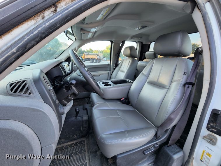 image for item MK9112 2010 Chevrolet Silverado 1500  Ext. Cab pickup truck