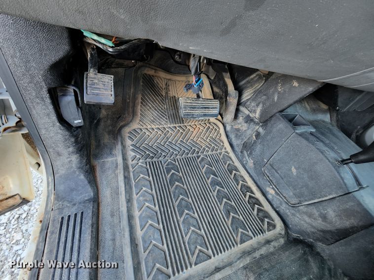 image for item MK9112 2010 Chevrolet Silverado 1500  Ext. Cab pickup truck